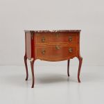 1095 2472 CHEST OF DRAWERS